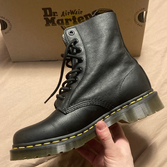 Women’s Dr. Martens 1460 Pascal size 8 - Picture 5 of 9